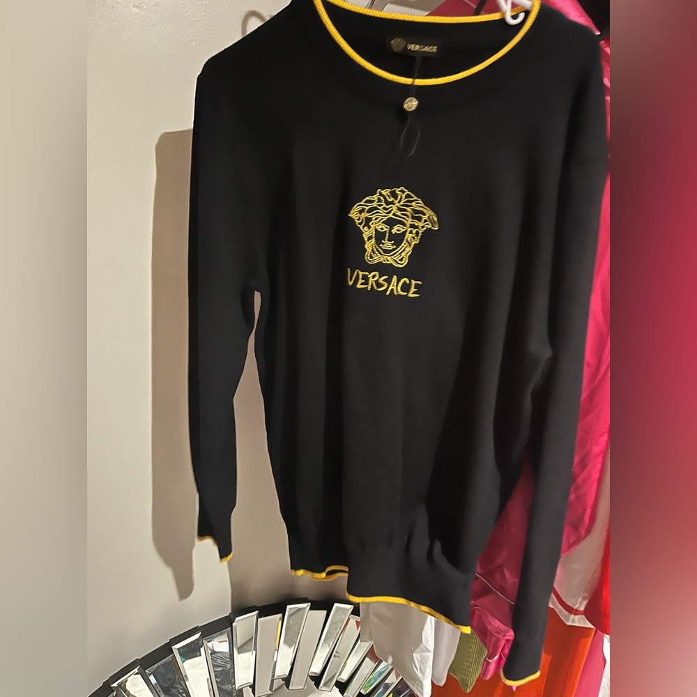 Great looking Versace sweater excellent condition size L fits close to a medium